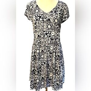 Garnet Hill Black and white cap/flutter sleeve dress